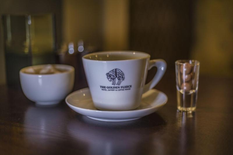 The Golden Fleece Hotel image