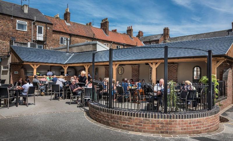 The Golden Fleece Hotel image