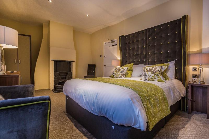 The Golden Fleece Hotel image