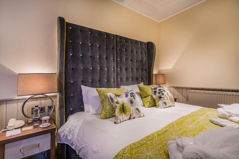 The Golden Fleece Hotel image