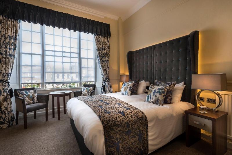 The Golden Fleece Hotel image