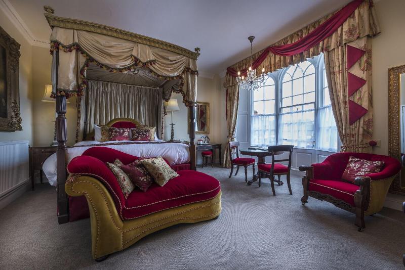 The Golden Fleece Hotel image
