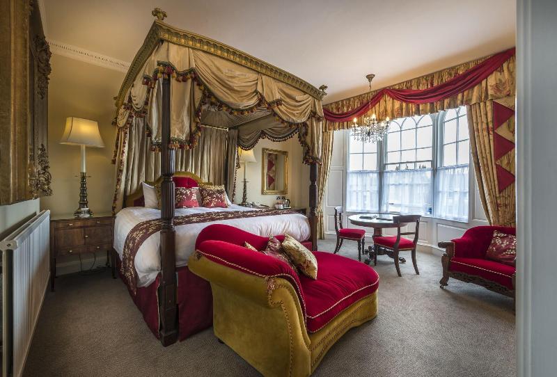 The Golden Fleece Hotel image