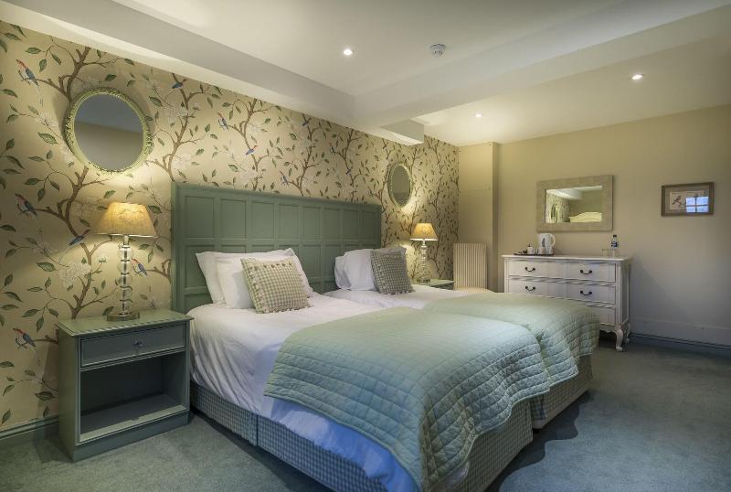 The Golden Fleece Hotel image