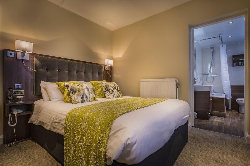 The Golden Fleece Hotel image