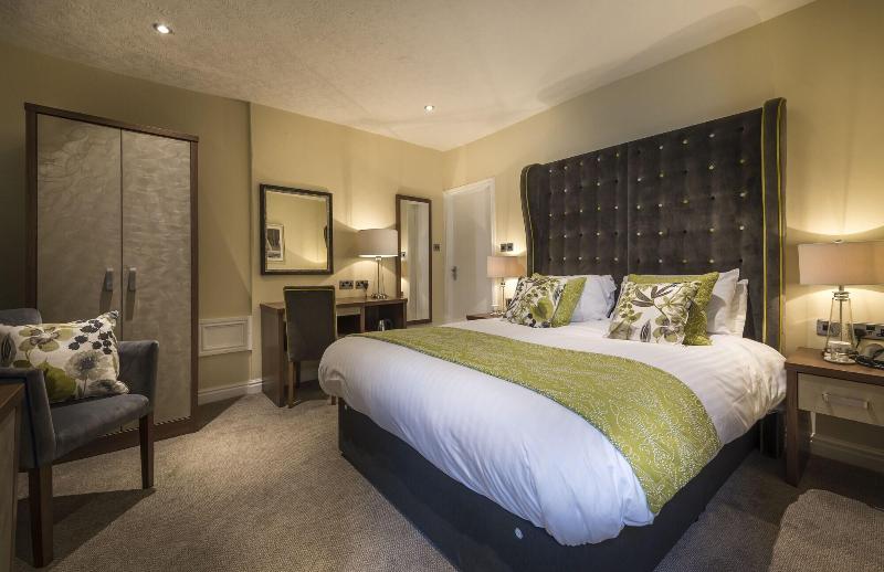 The Golden Fleece Hotel image