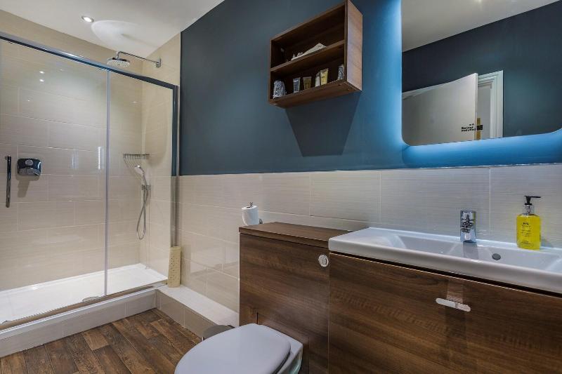 The Golden Fleece Hotel image