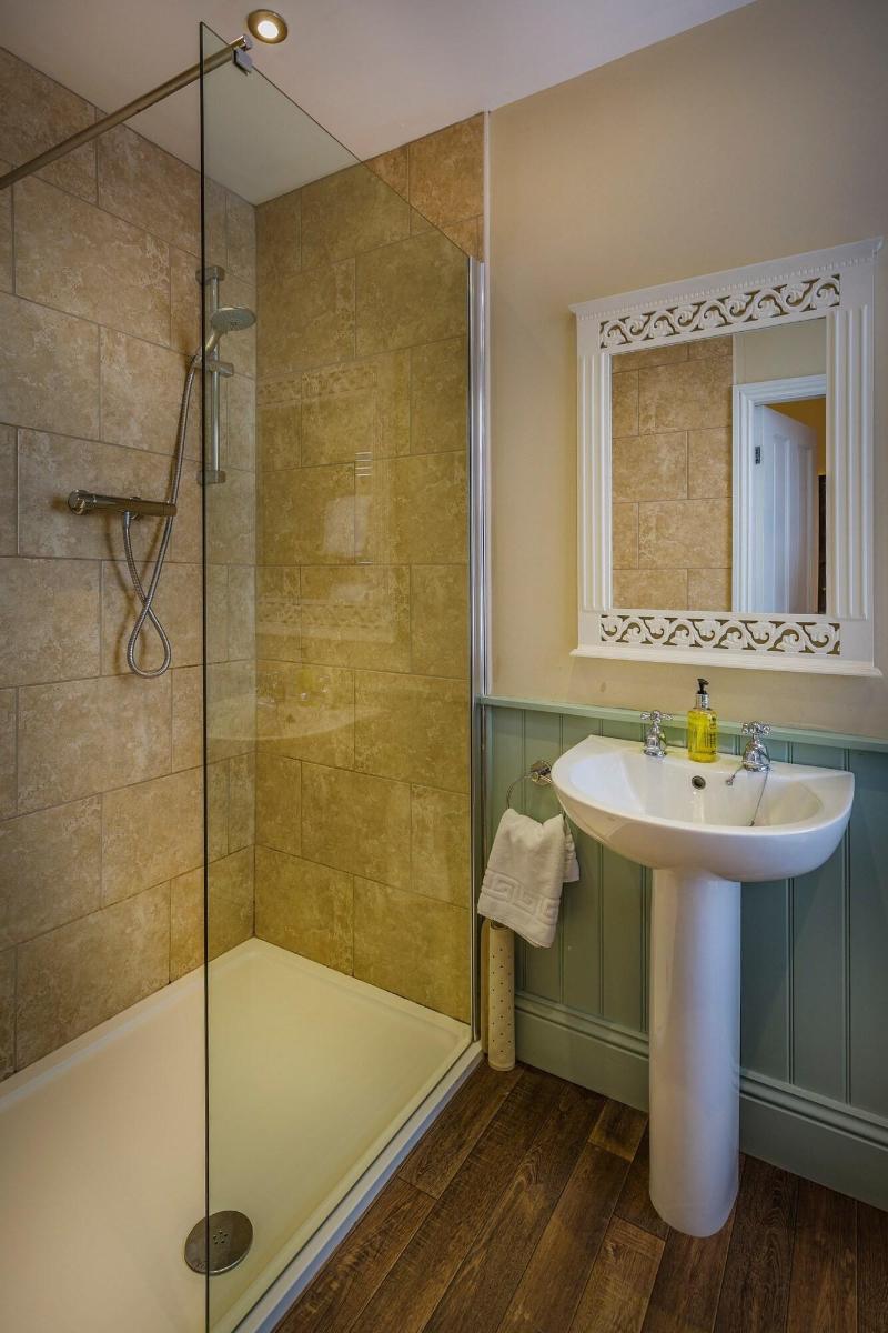 The Golden Fleece Hotel image
