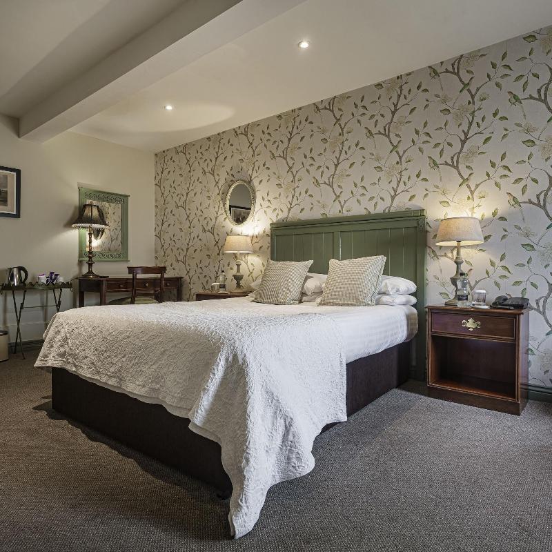 The Golden Fleece Hotel image