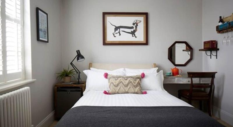 Artist Residence Brighton image