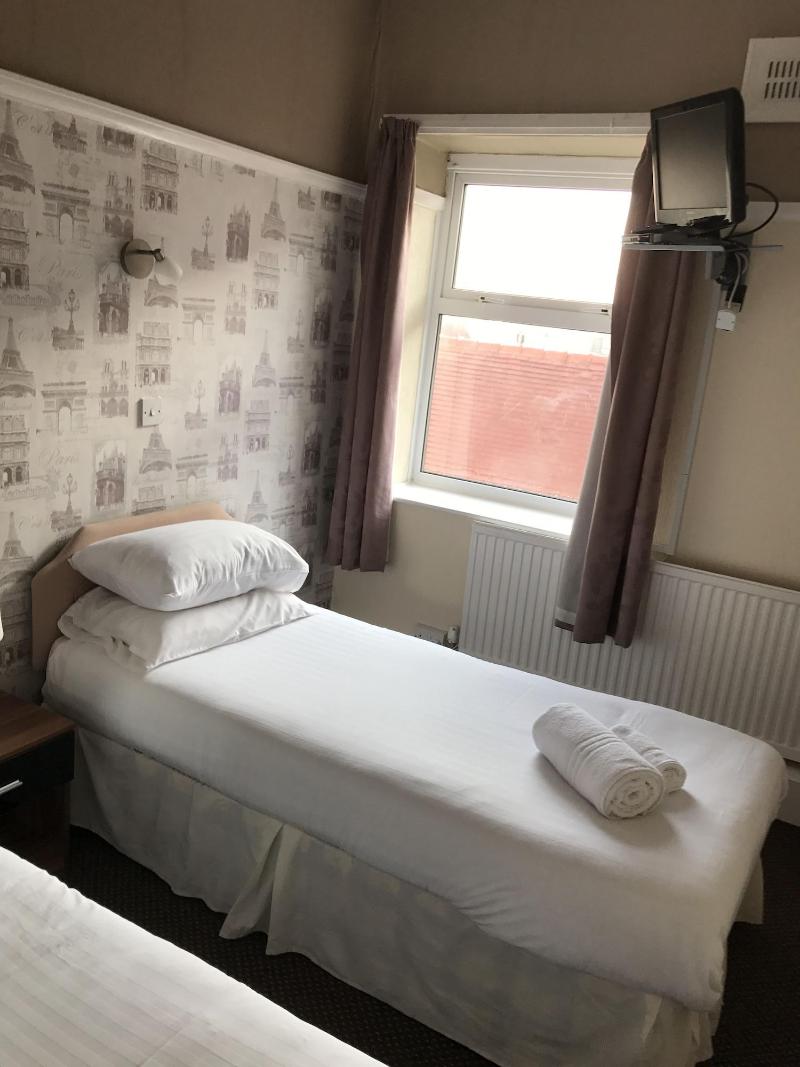 Queens Plaza Hotel image