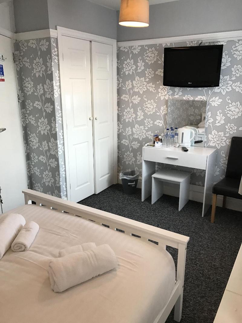 Queens Plaza Hotel image