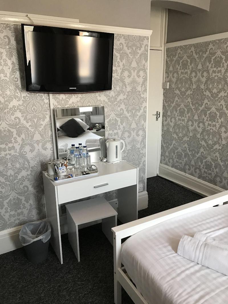 Queens Plaza Hotel image