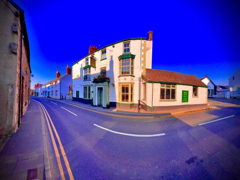 Bull Hotel image