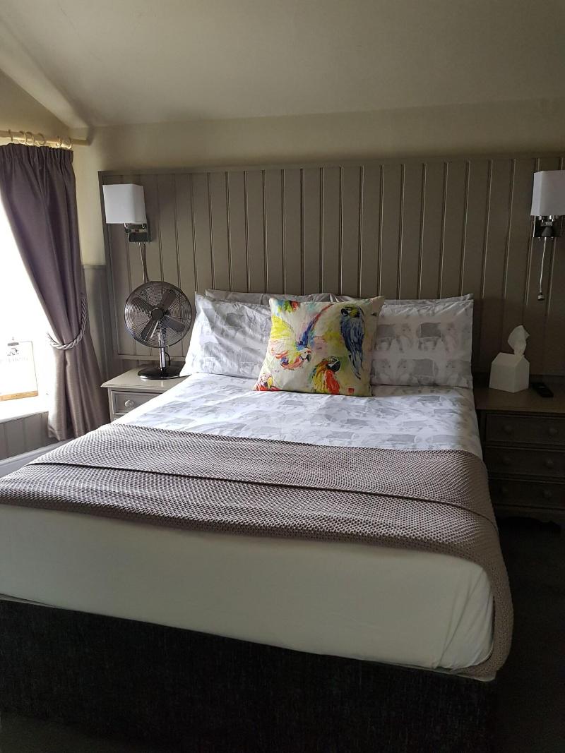 Bull Hotel image