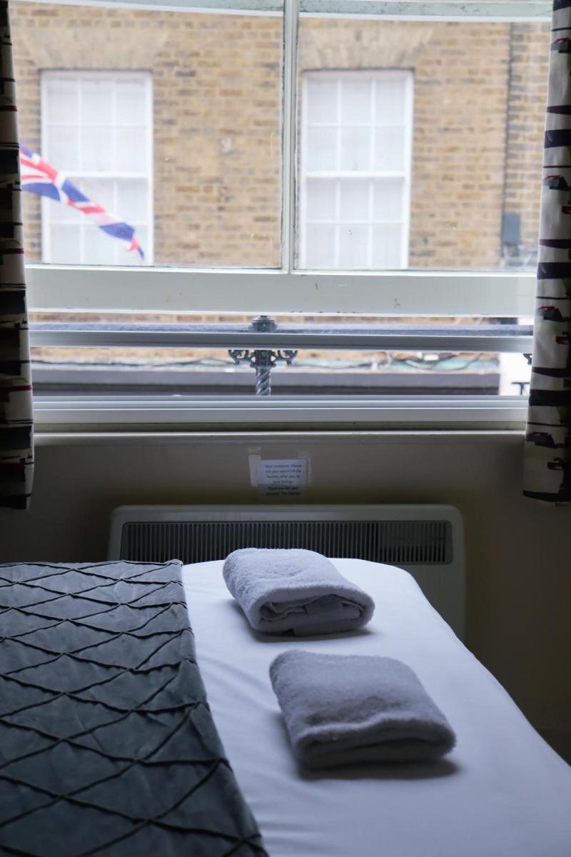 The George Inn image