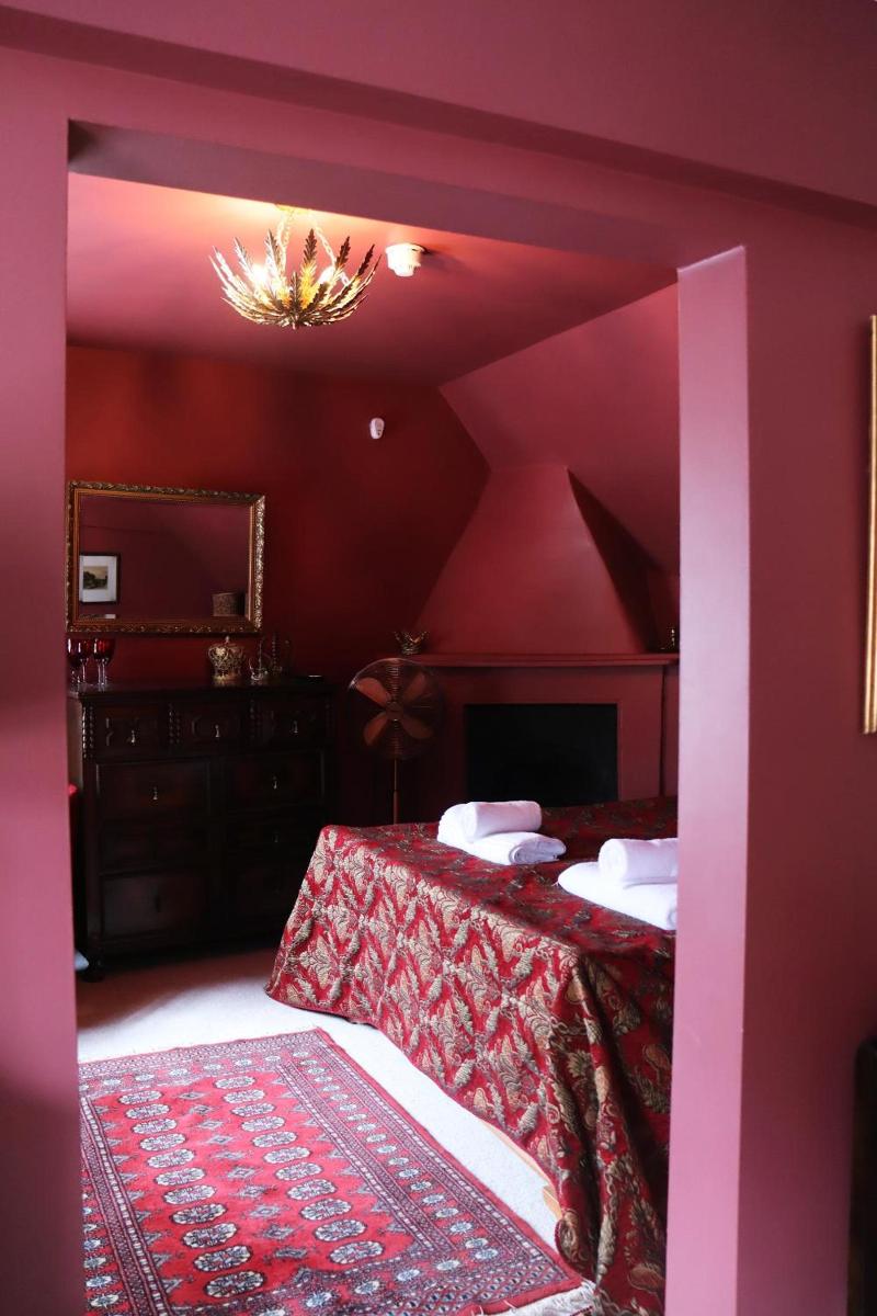 The George Inn image