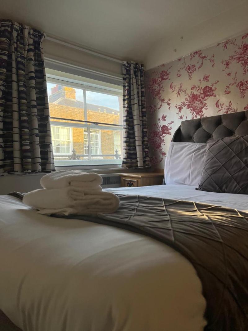 The George Inn image