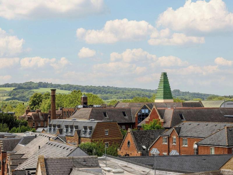 Courtyard By Marriott Oxford City Centre image