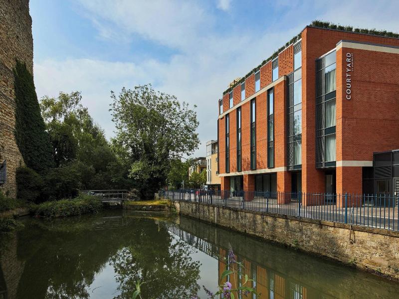 Courtyard By Marriott Oxford City Centre image