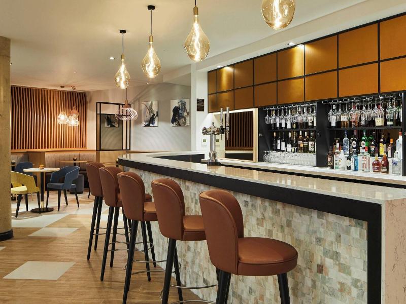 Courtyard By Marriott Oxford City Centre image