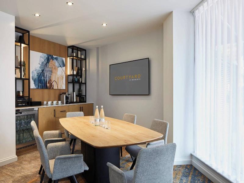 Courtyard By Marriott Oxford City Centre image