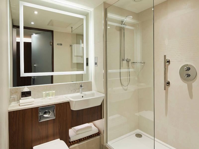 Courtyard By Marriott Oxford City Centre image