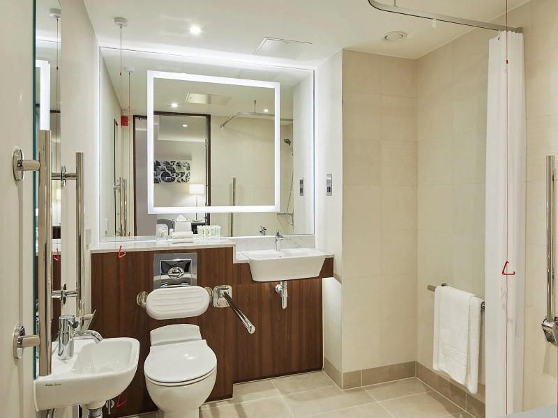Courtyard By Marriott Oxford City Centre image