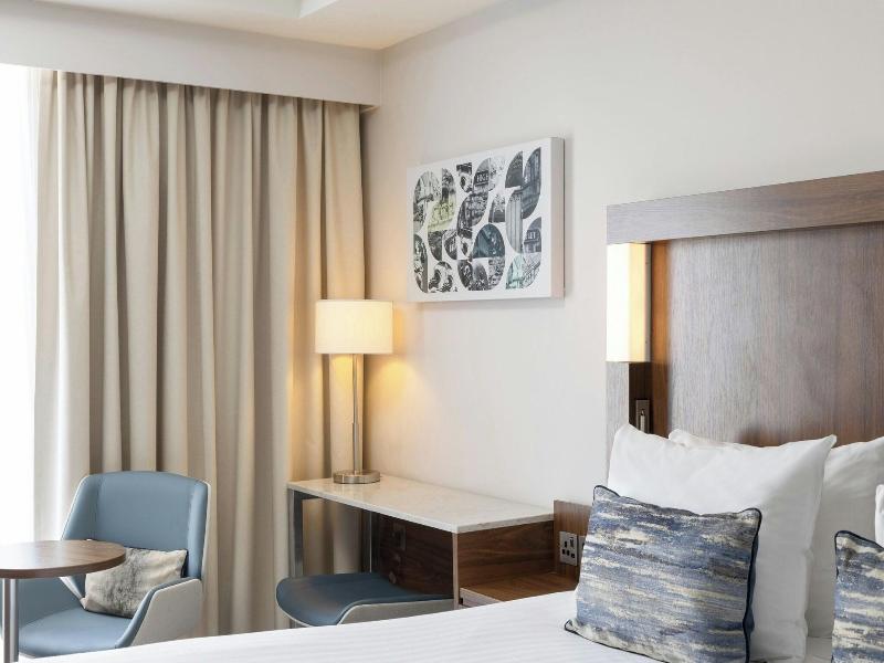 Courtyard By Marriott Oxford City Centre image