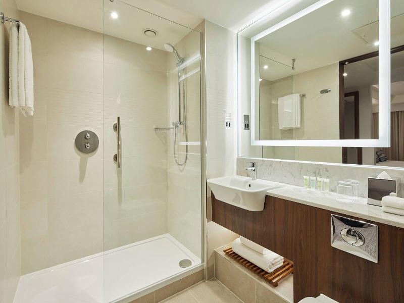 Courtyard By Marriott Oxford City Centre image