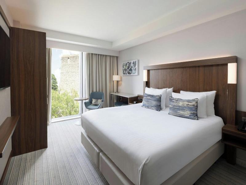 Courtyard By Marriott Oxford City Centre image