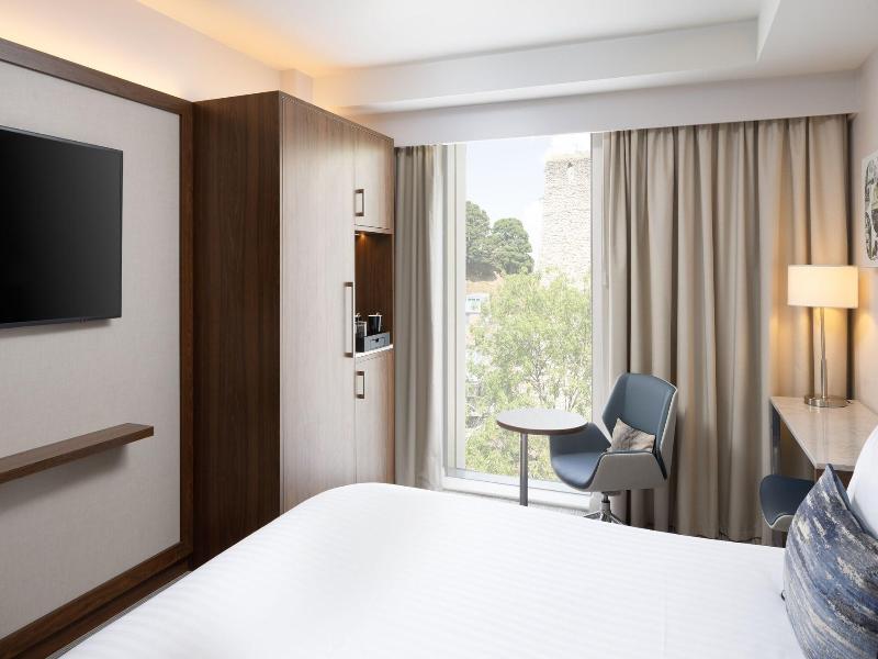Courtyard By Marriott Oxford City Centre image