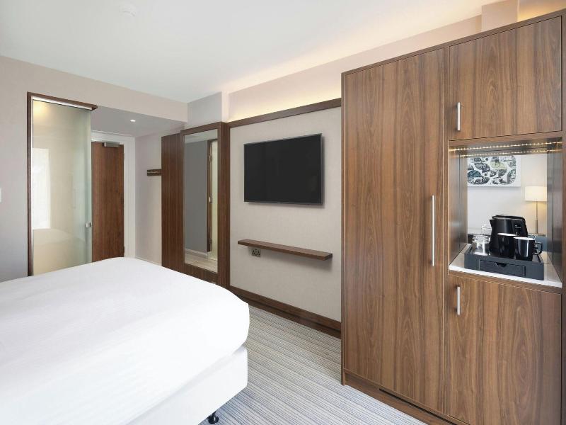 Courtyard By Marriott Oxford City Centre image