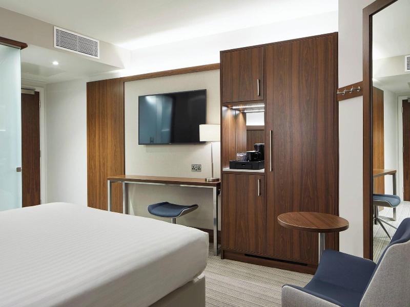 Courtyard By Marriott Oxford City Centre image