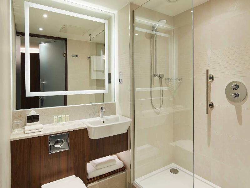 Courtyard By Marriott Oxford City Centre image
