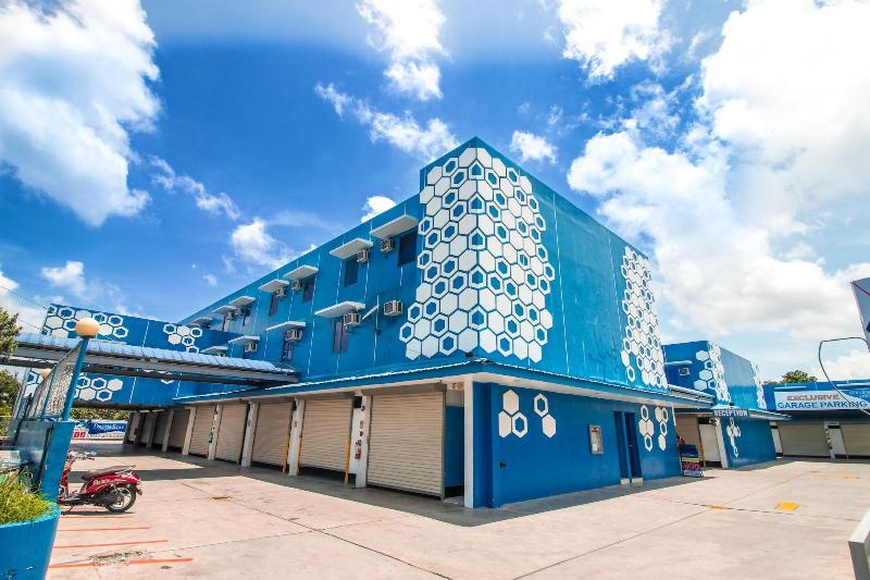Hotel Dreamworld Las Pinas image