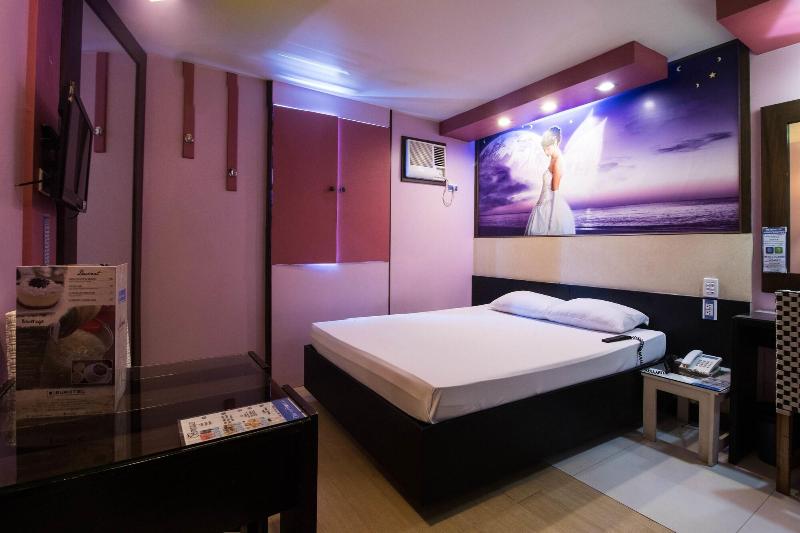 Hotel Dreamworld Las Pinas image