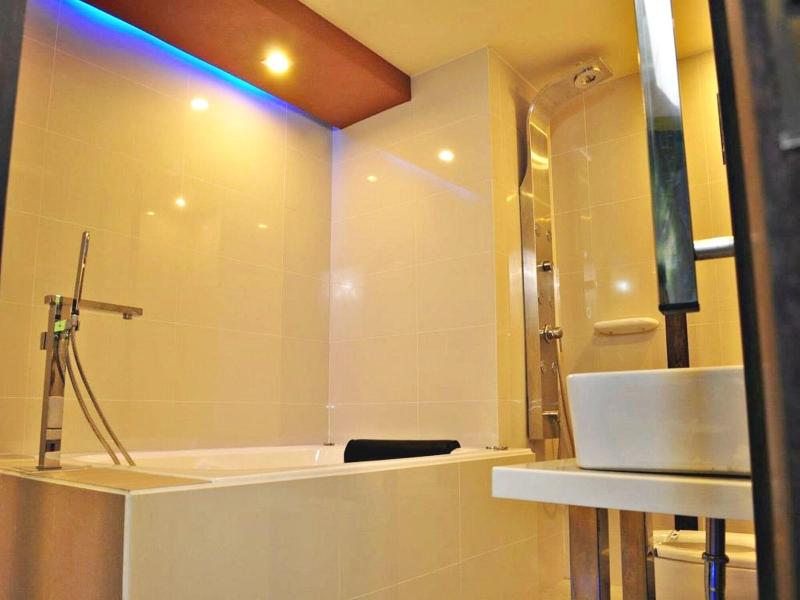 Hotel Dreamworld Las Pinas image