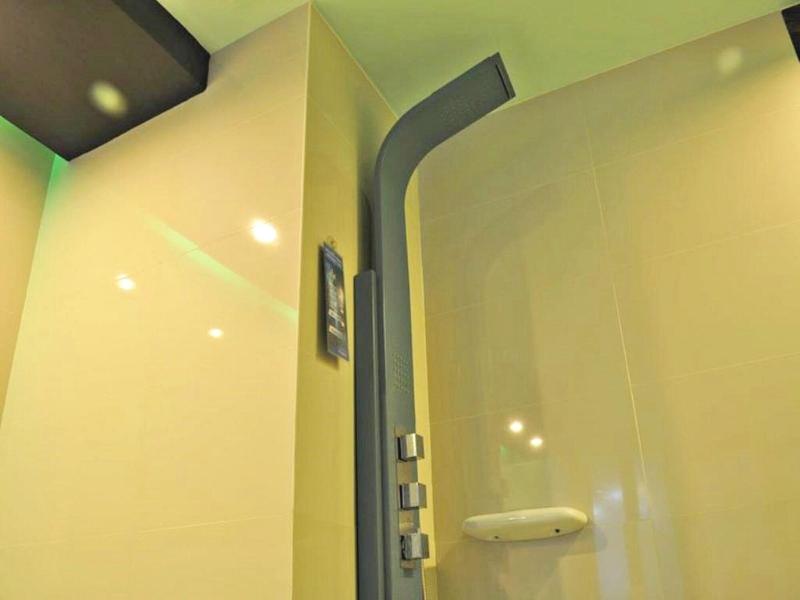 Hotel Dreamworld Las Pinas image