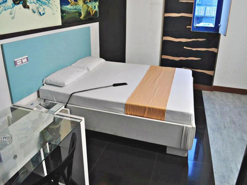 Hotel Dreamworld Las Pinas image