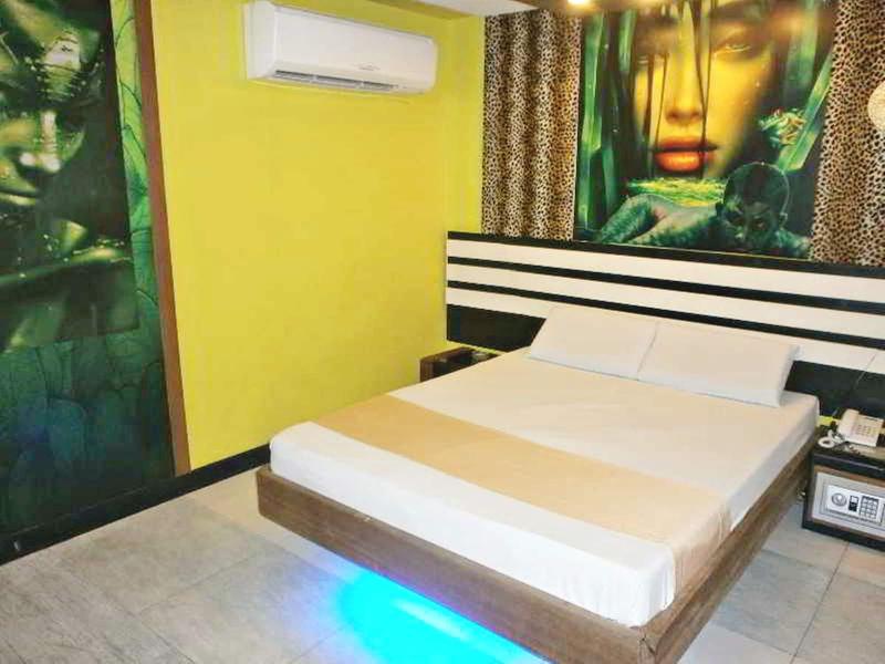 Hotel Dreamworld Las Pinas image