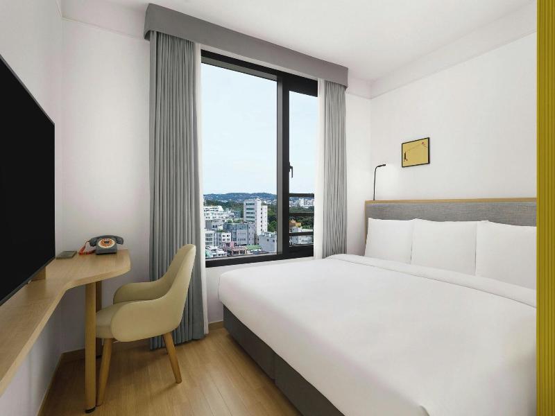 Moxy By Marriott Seoul Insadong image