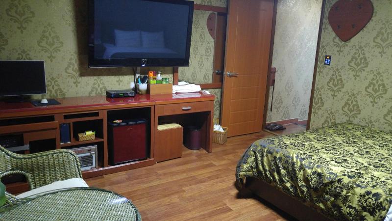Loa Hotel image