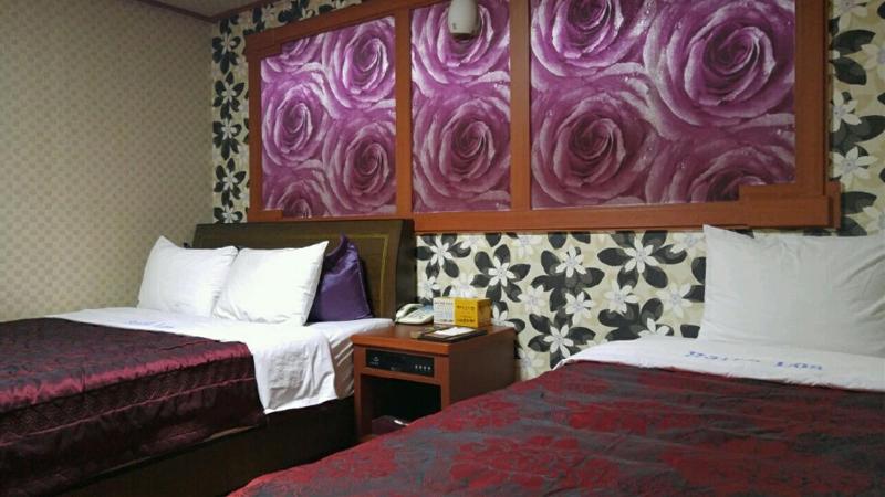 Loa Hotel image