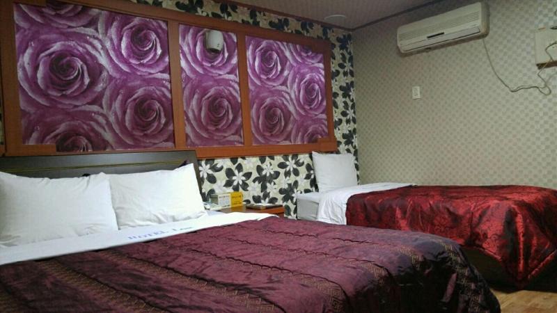 Loa Hotel image
