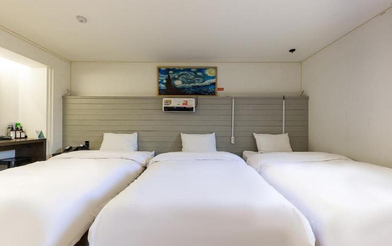 Hotel Yaja West Gate image