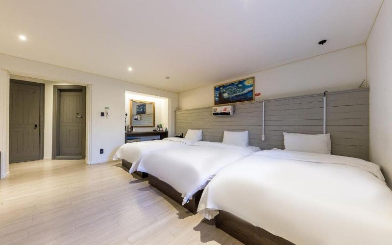 Hotel Yaja West Gate image
