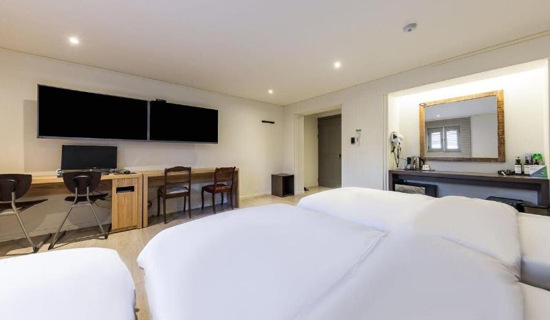 Hotel Yaja West Gate image
