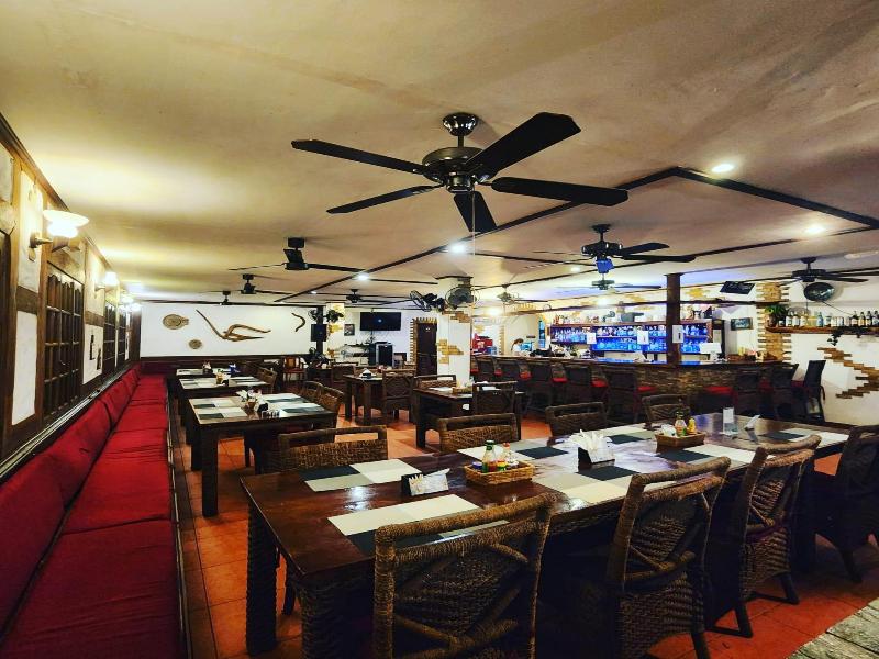 Tiptop Hotel Resto And Delishop