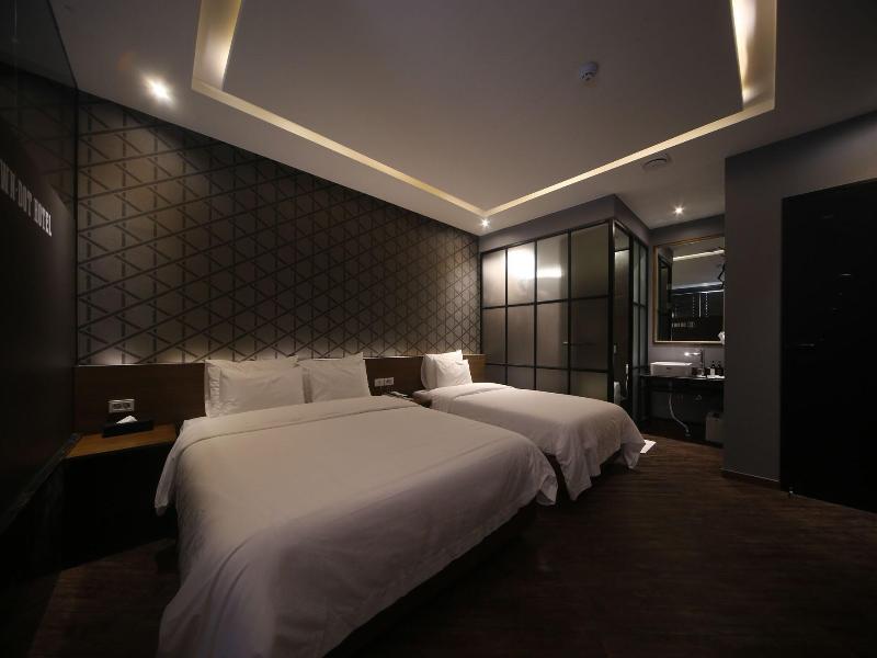 Brown Dot Hotel Beomil image